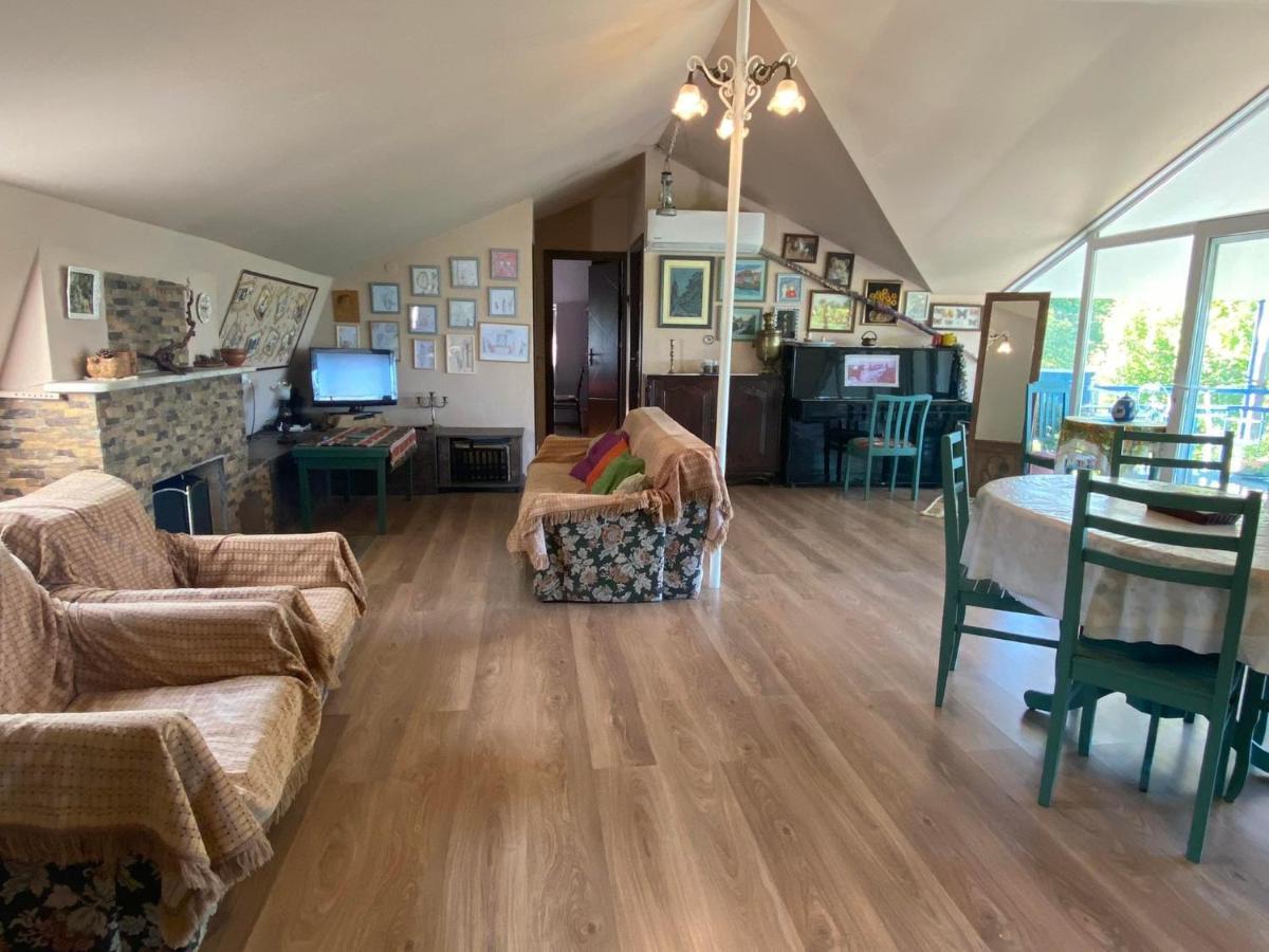 Nino'S Veranda Apartment Телави Екстериор снимка